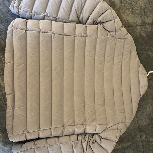 Lululemon Navigation Puffer Men’s size M Medium Grey - Picture 2 of 3